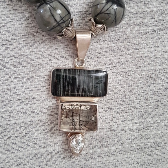 Women’s beaded necklace with Charles Albert pendant - Picture 2 of 10